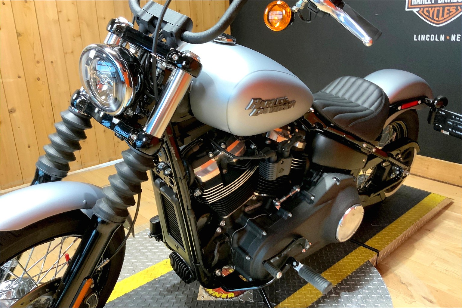 2020 Harley-Davidson® FXBB - Softail® Street Bob® | Frontier 